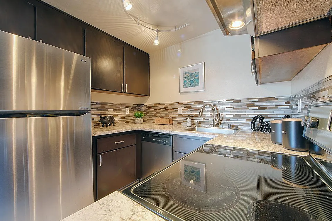 566 Vista Ave - Photo 3 of 12
