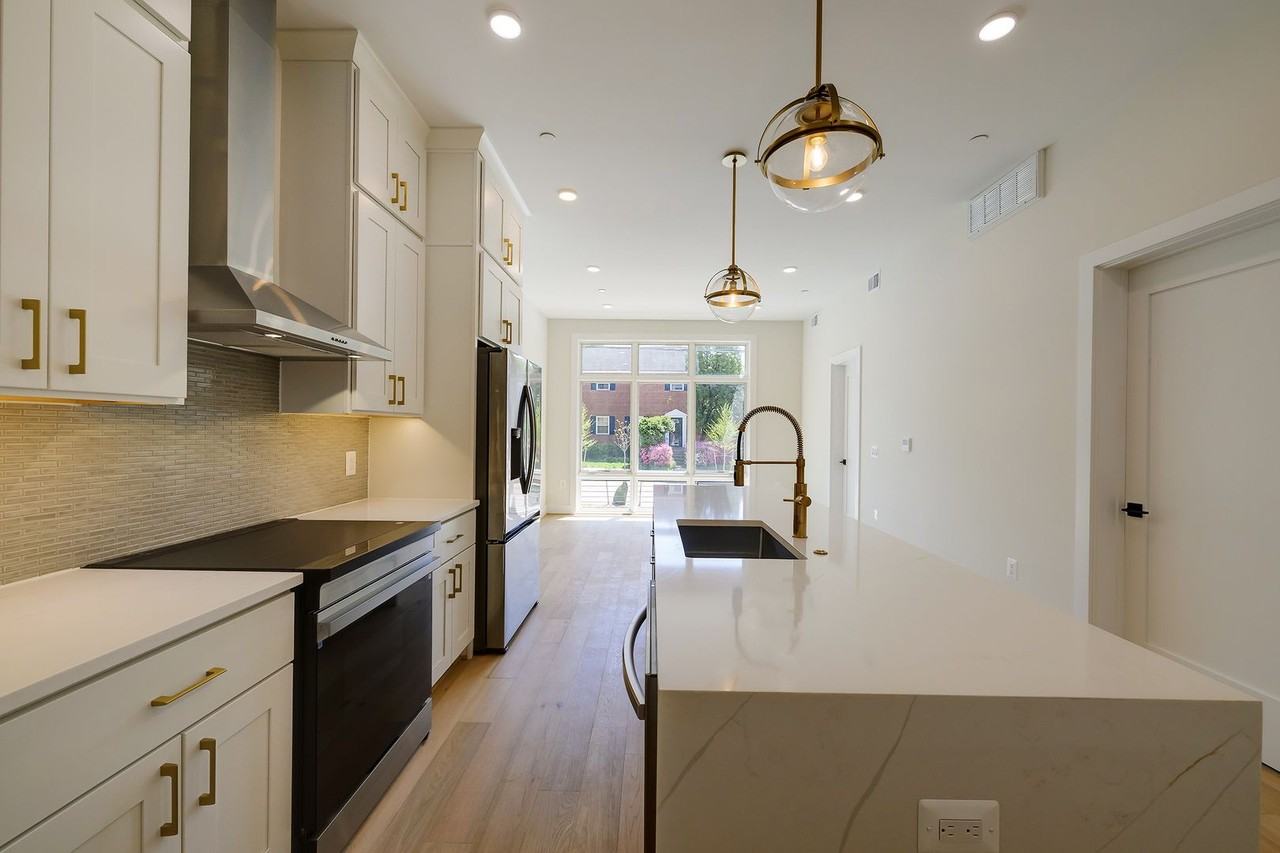 4347 Harrison St Nw #3 - Photo 4 of 34