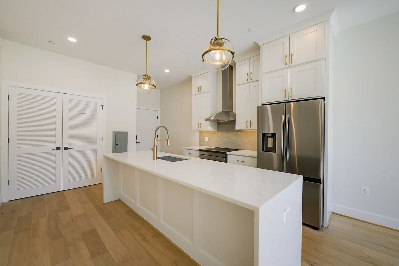 4347 Harrison St Nw #3 - Photo 7 of 34