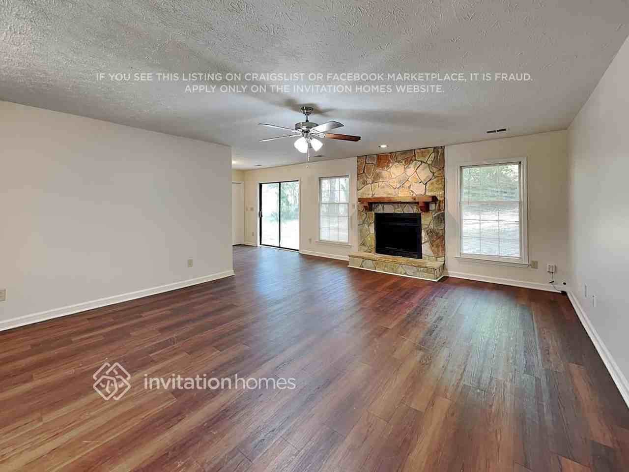 403 Cindy Dr Se - Photo 3 of 20