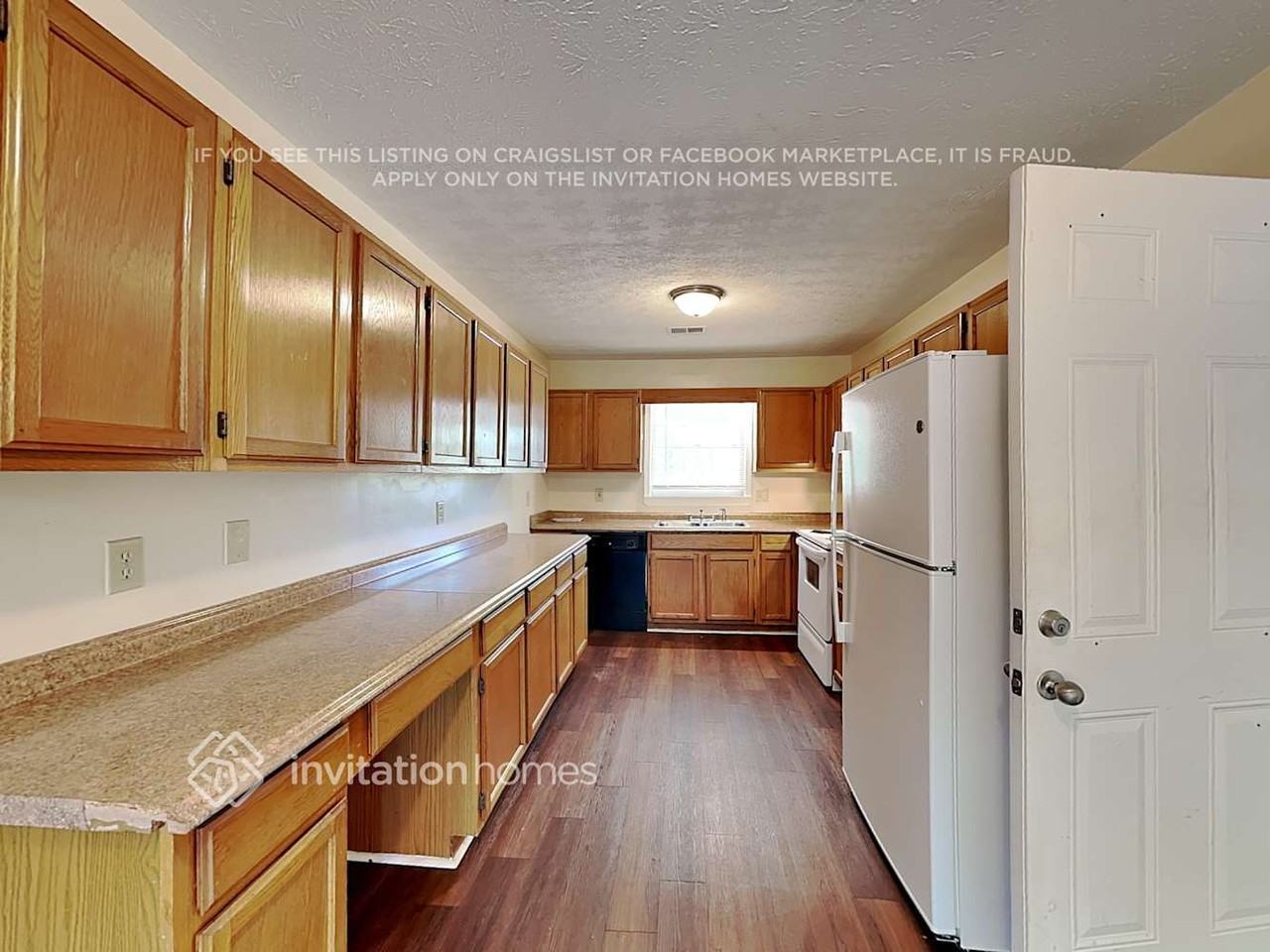 403 Cindy Dr Se - Photo 7 of 20