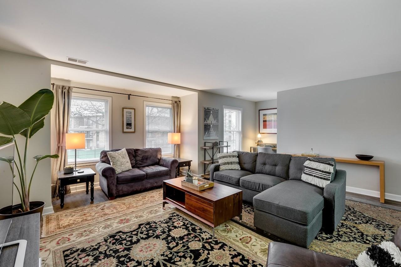 226 South Hoyne Avenue - Photo 2 of 44