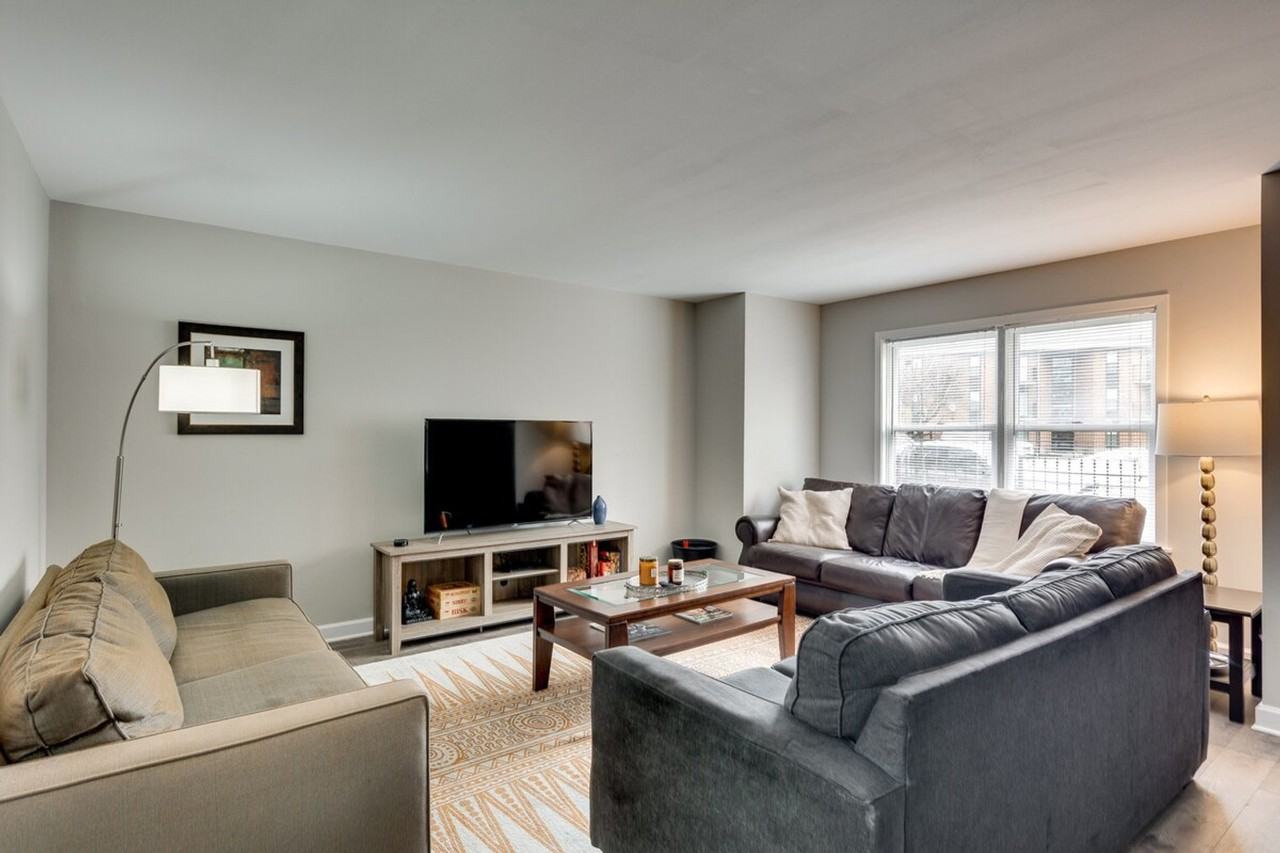 226 South Hoyne Avenue - Photo 4 of 44