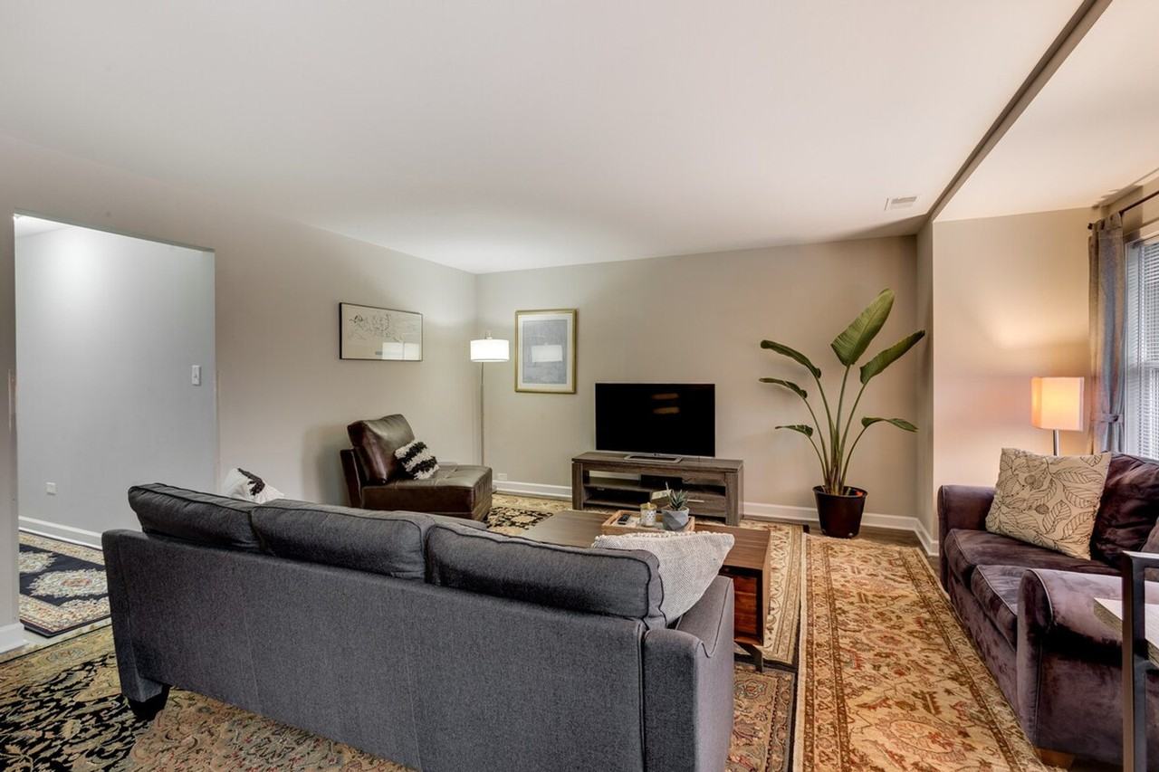 226 South Hoyne Avenue - Photo 6 of 44