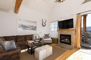 featured image of 7 Saddle Ridge Rd