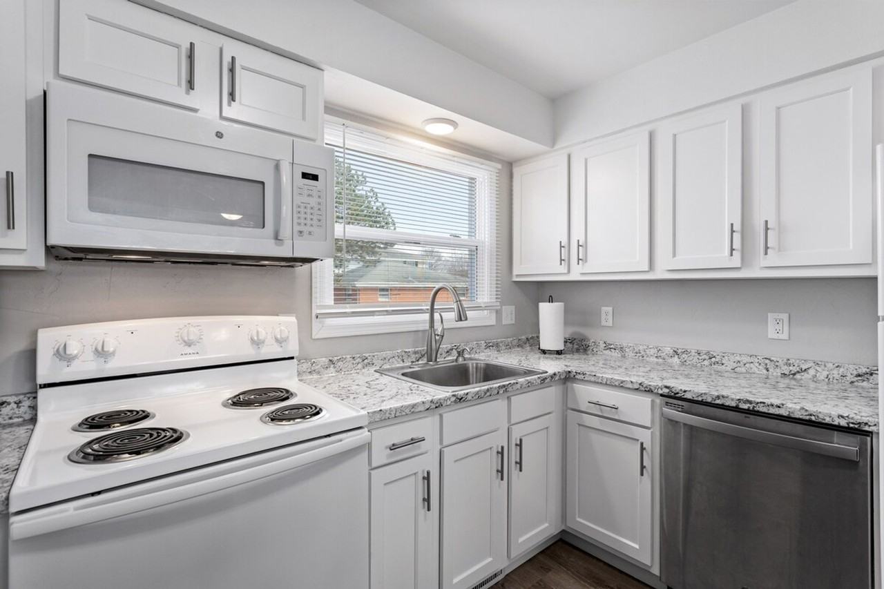 928 W Browning St #1296526P - Photo 3 of 16