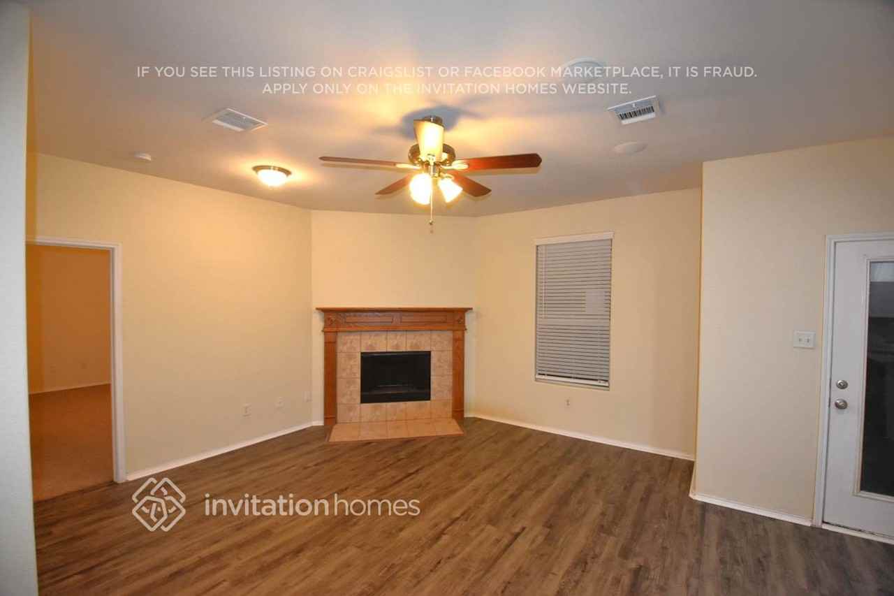 11748 Netleaf Ln - Photo 2 of 11