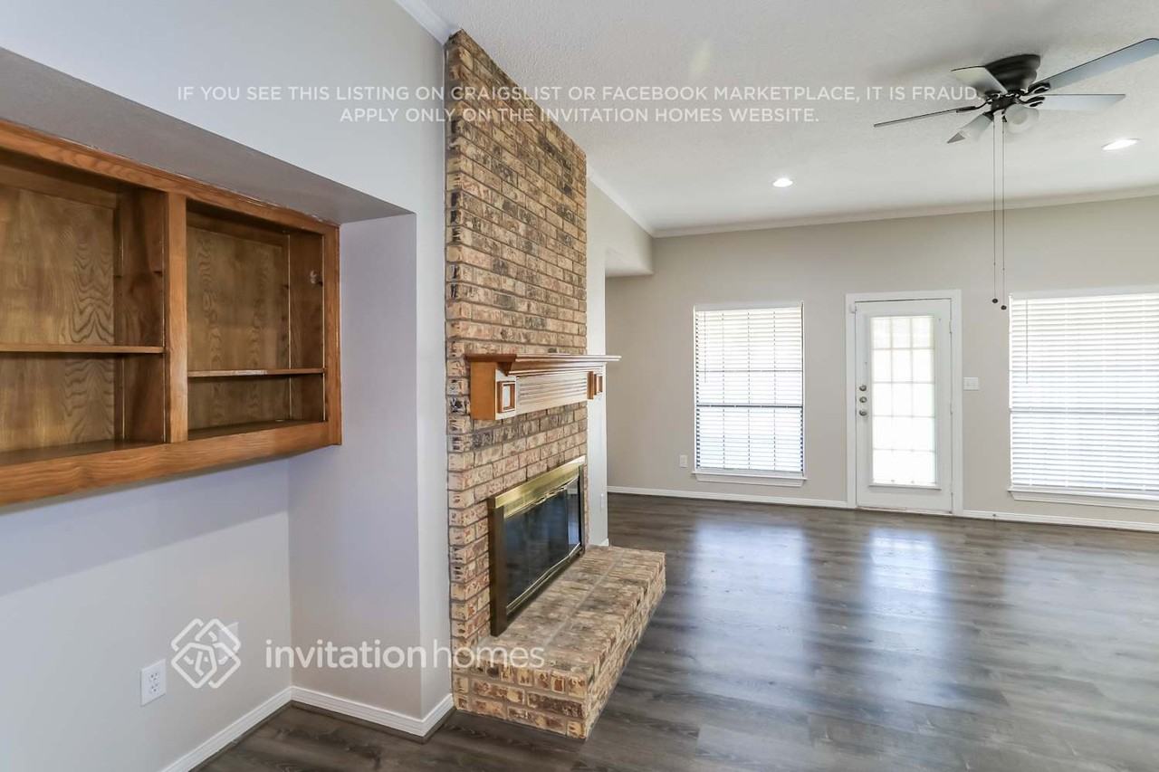 203 Bowie St - Photo 3 of 16