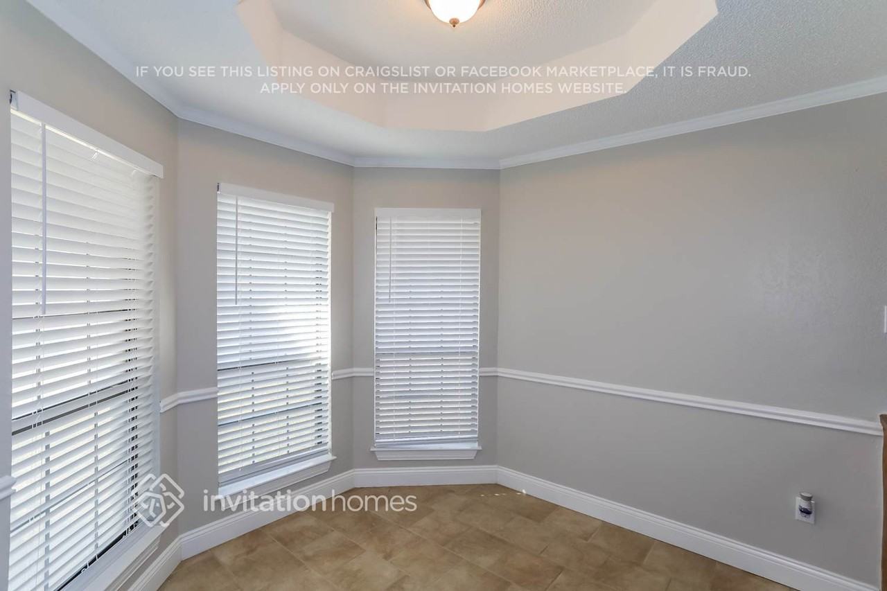 203 Bowie St - Photo 4 of 16