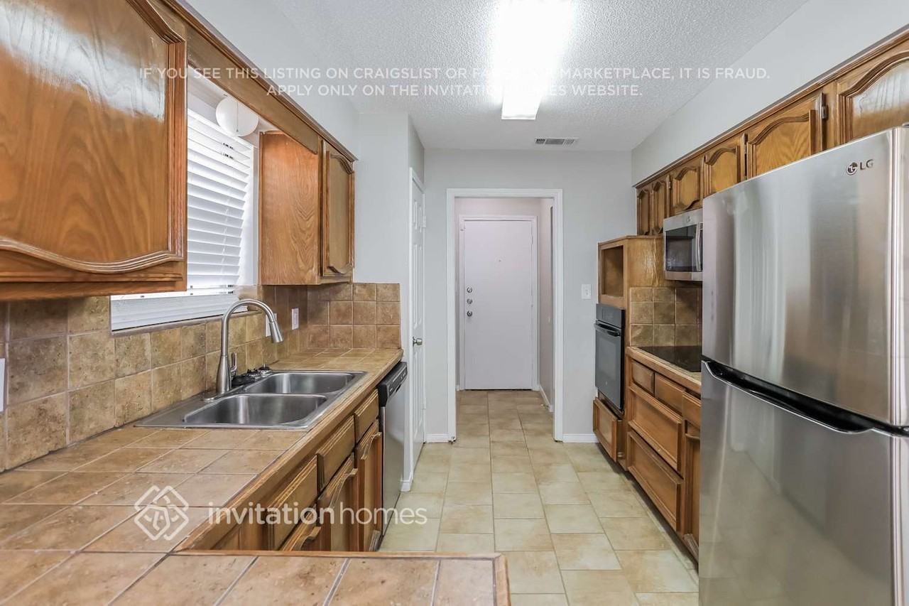 203 Bowie St - Photo 5 of 16