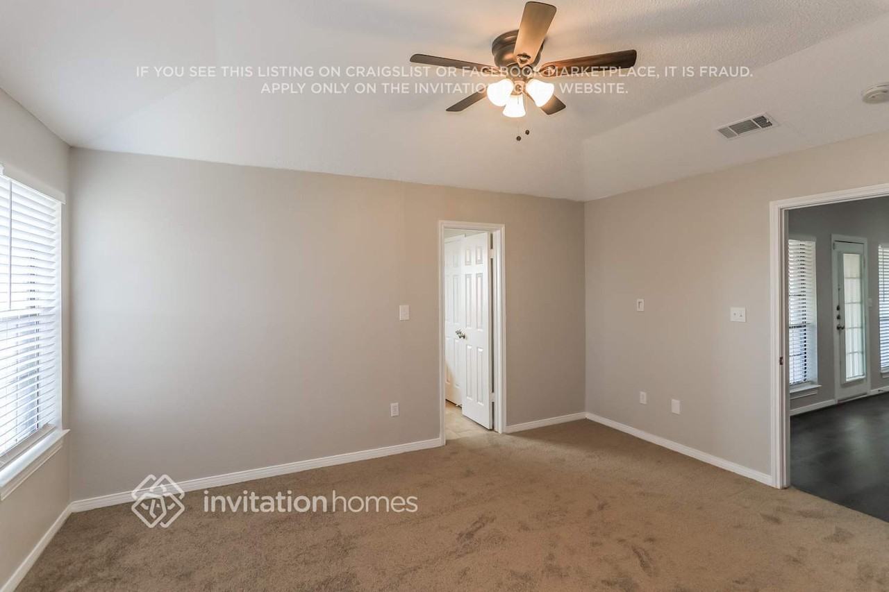 203 Bowie St - Photo 7 of 17
