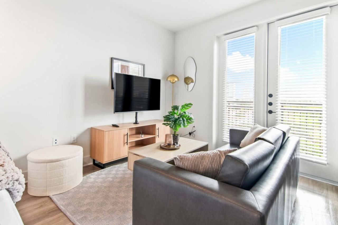 714 Richmond Ave #1335738P - Photo 2 of 36