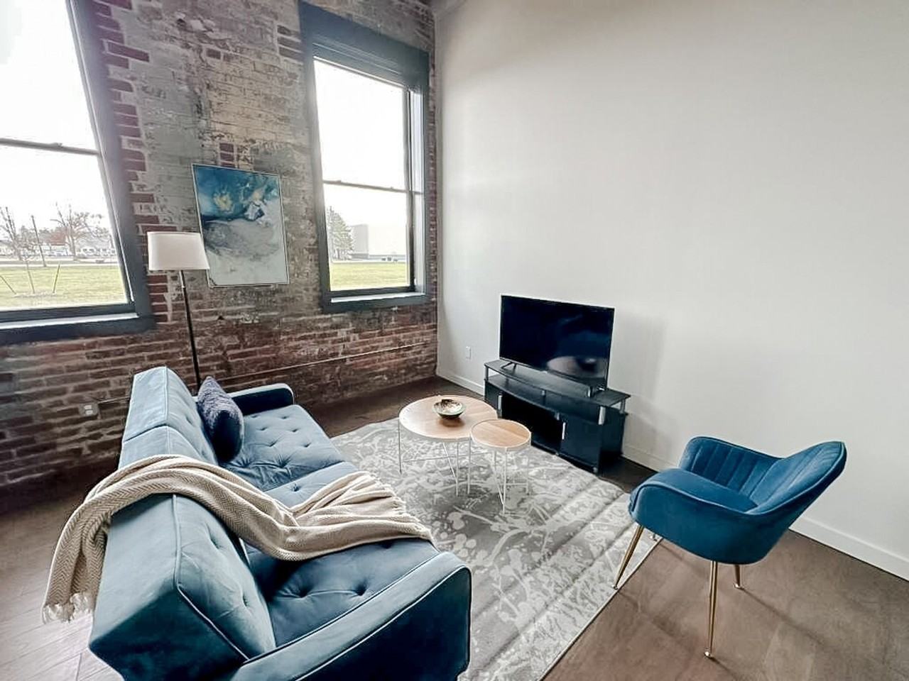 605 W 4th St N #1352443P - Photo 3 of 23