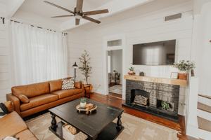 featured image of 3728 Homan Ave