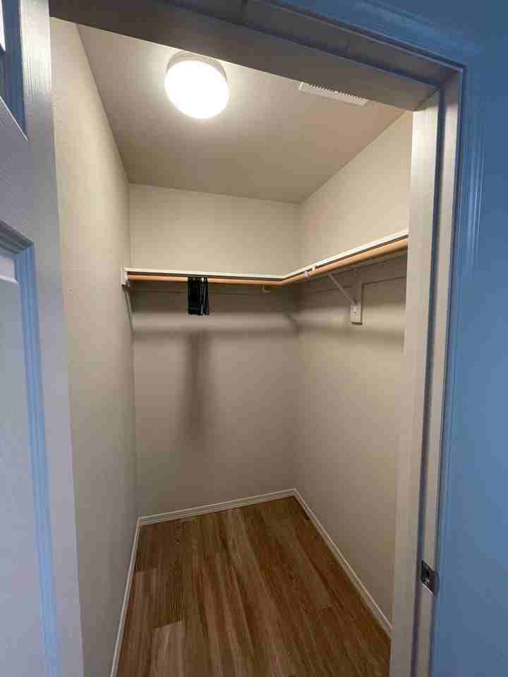 601 S Kent St #1324044P - Photo 3 of 26