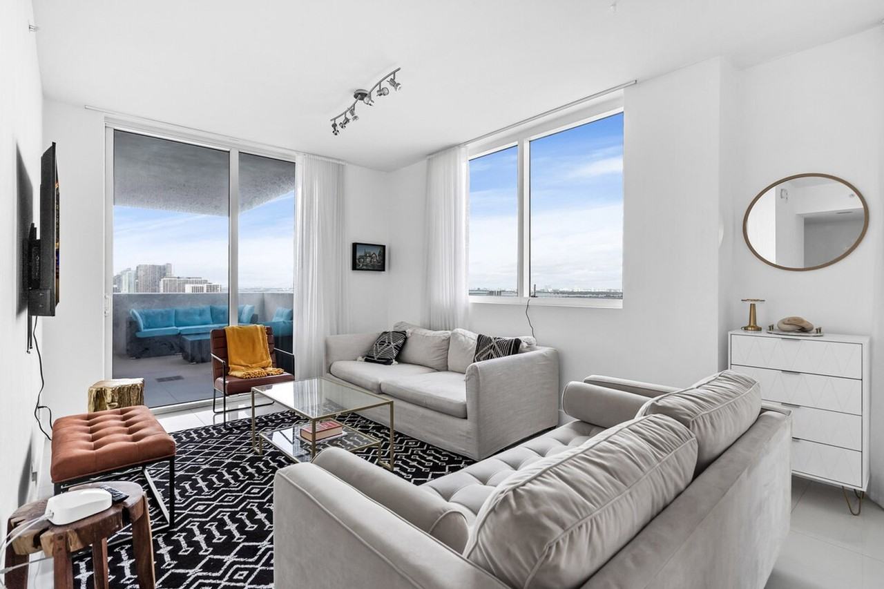 141 Ne 3rd Ave #1364163P - Photo 5 of 36