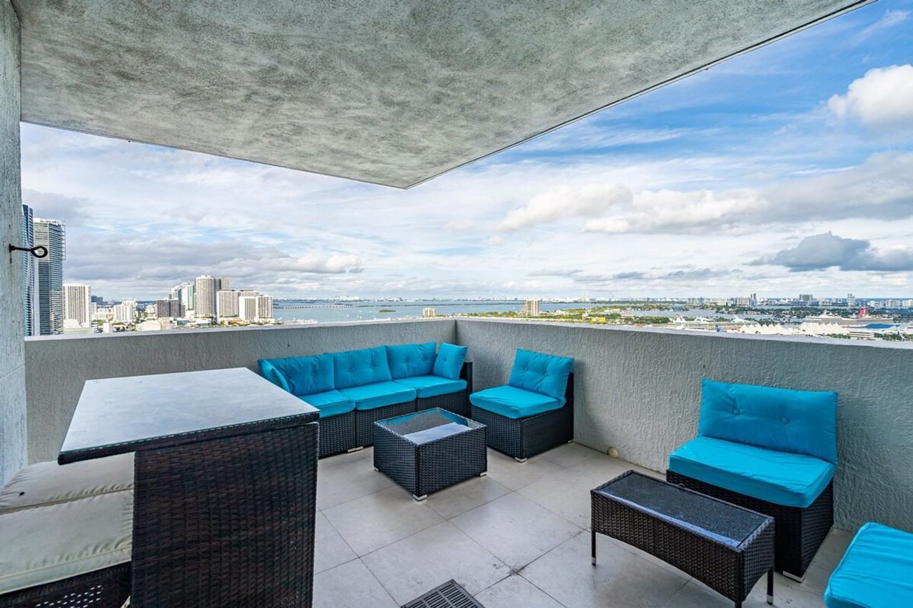 141 Ne 3rd Ave #1364163P - Photo 7 of 36