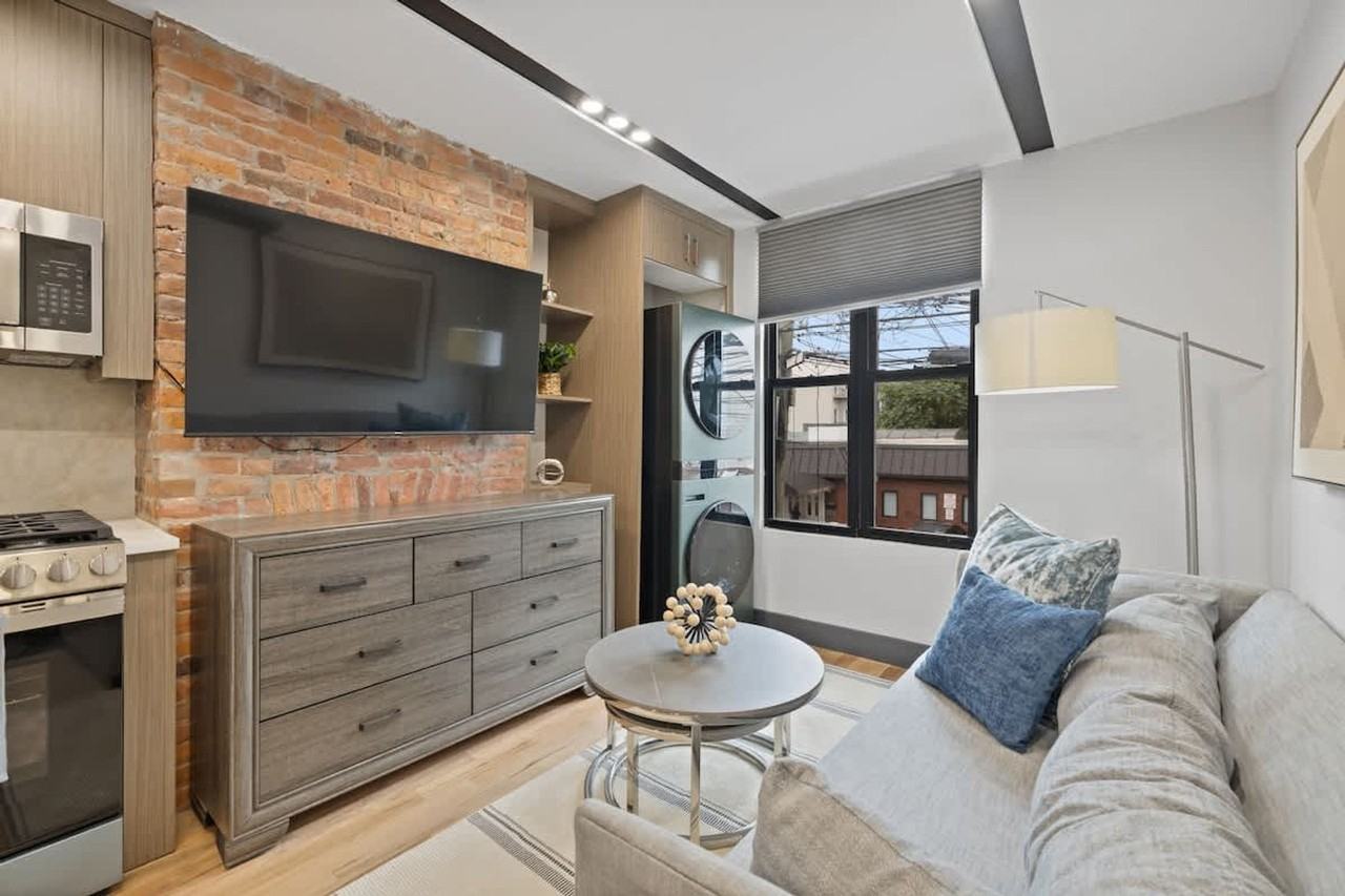 115 Franklin St #1470322P - Photo 2 of 31