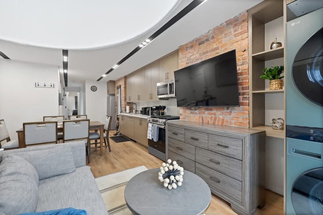 115 Franklin St #1470322P - Photo 3 of 31