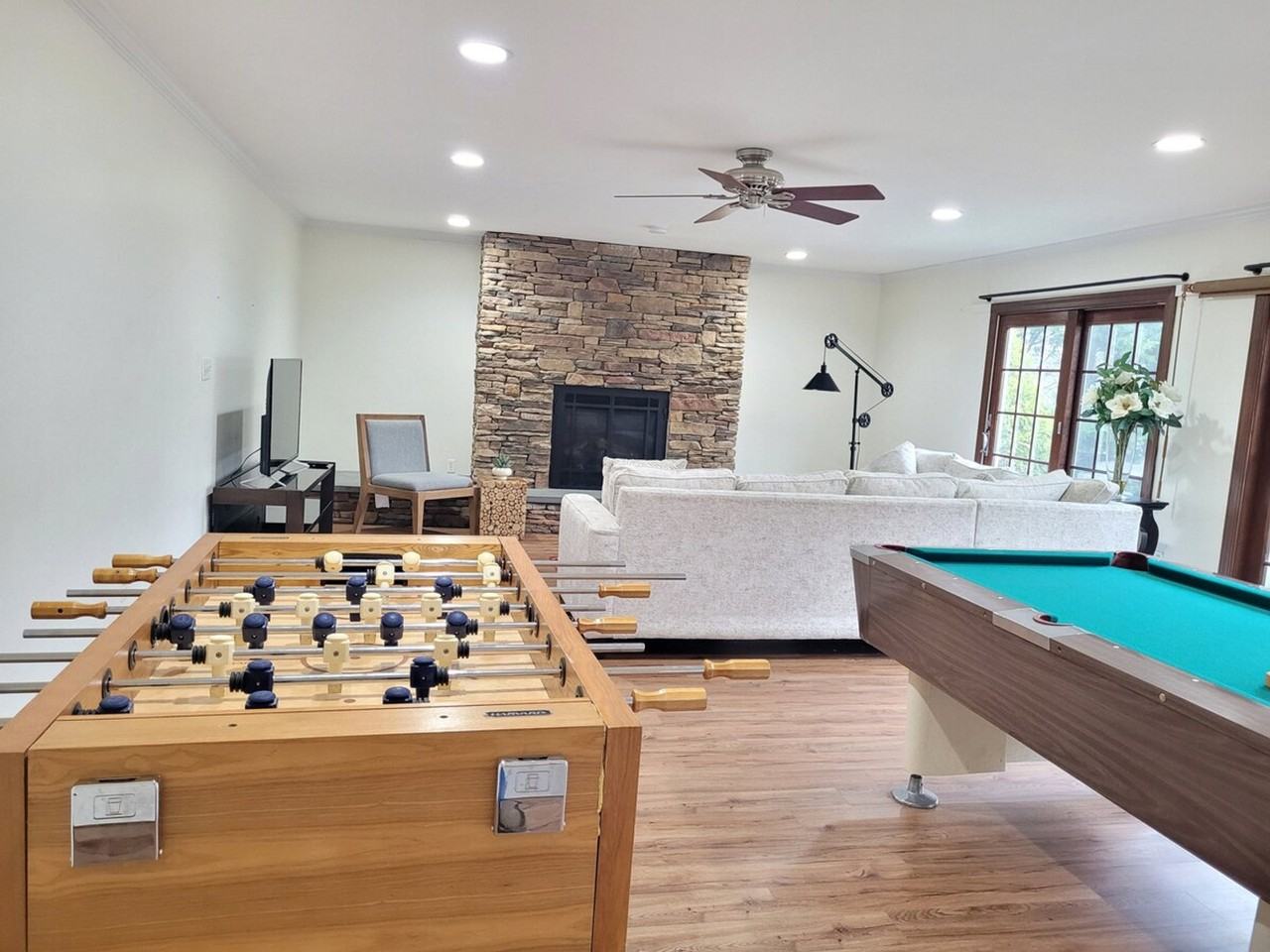 2017 Woodford Rd #1473420P - Photo 3 of 46