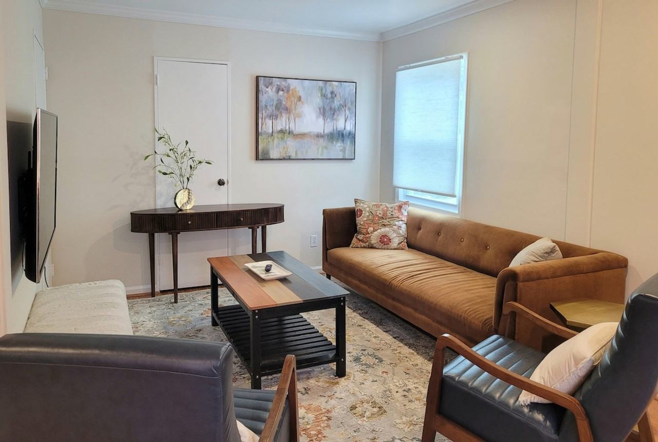 2028 Pimmit Dr #1473419P - Photo 4 of 38