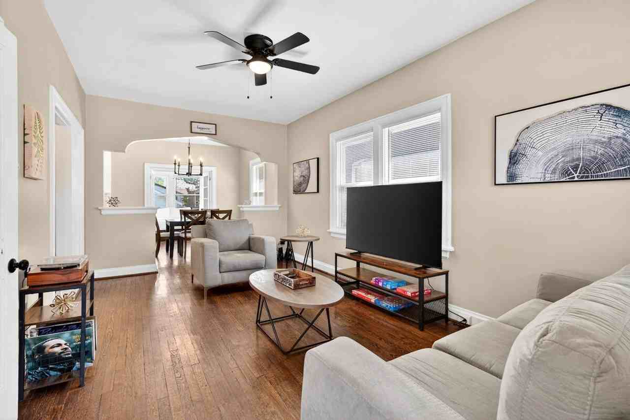 2207 Mccausland Ave #1472904P - Photo 3 of 28
