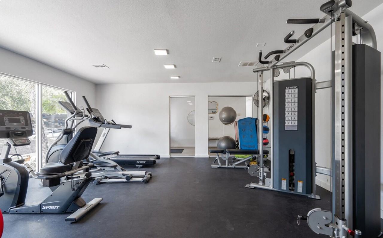 1002 Clayton Ln #1507059P - Photo 7 of 15