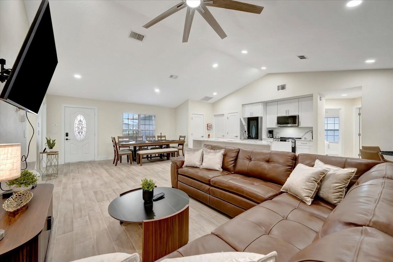 7724 Simon Ridge Ct #1520116P - Photo 4 of 50