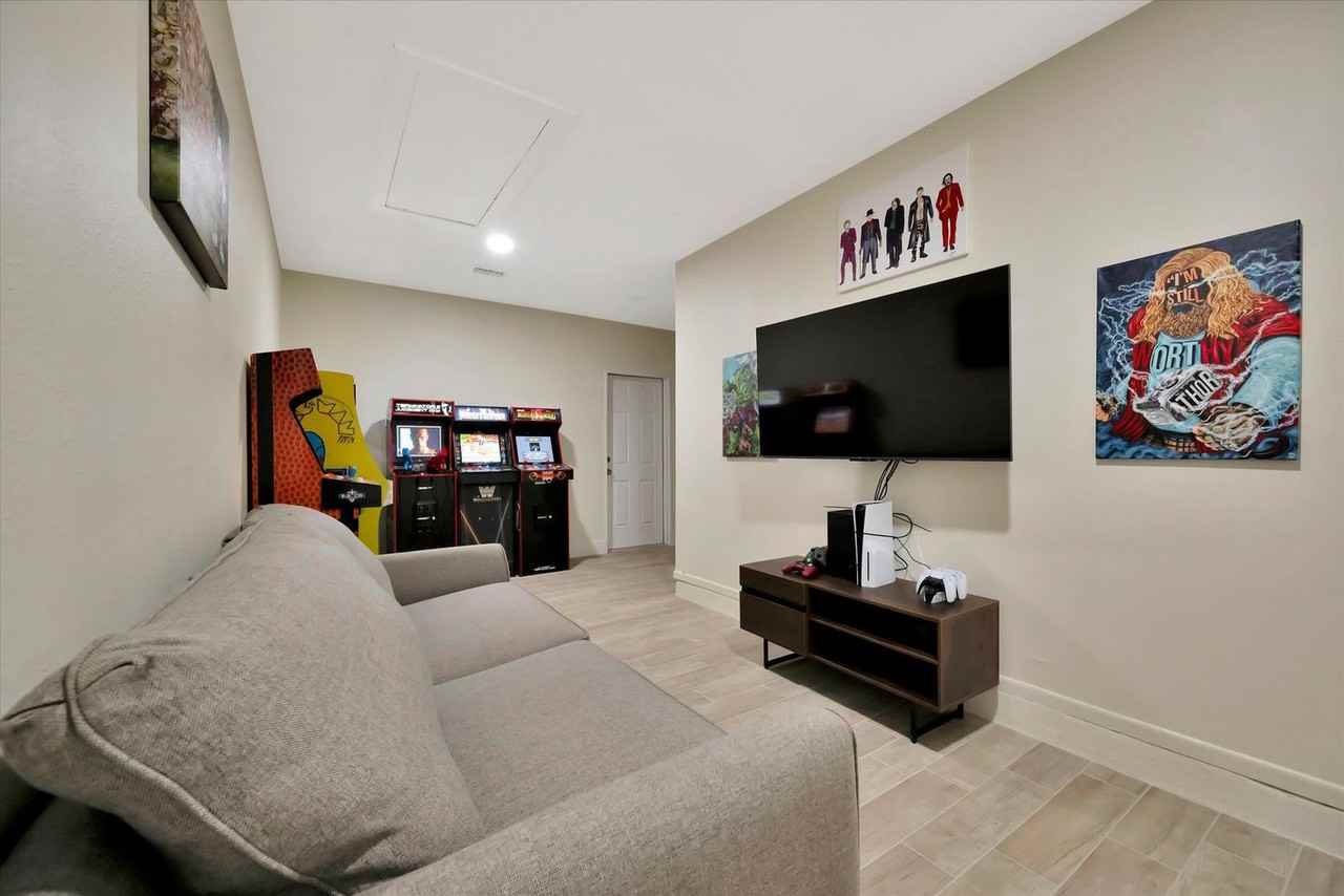 7724 Simon Ridge Ct #1520116P - Photo 5 of 50