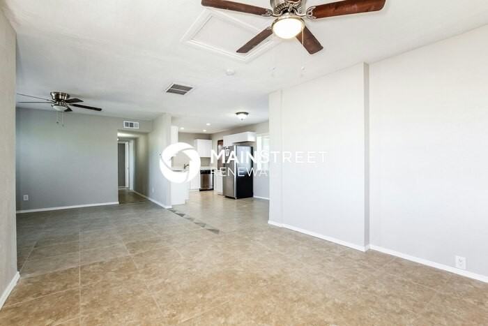 2202 E Marmora St - Photo 5 of 16