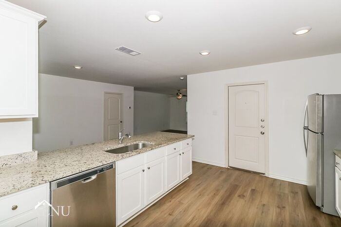 117 Stratton Ln - Photo 3 of 20