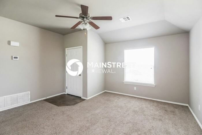 4509 Wagner Lake Dr - Photo 2 of 15