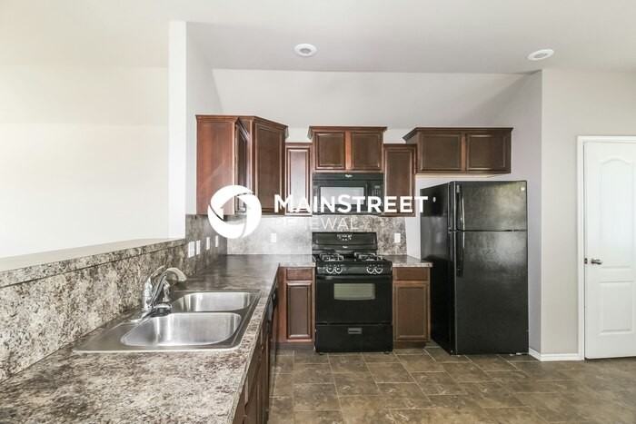 4509 Wagner Lake Dr - Photo 4 of 15