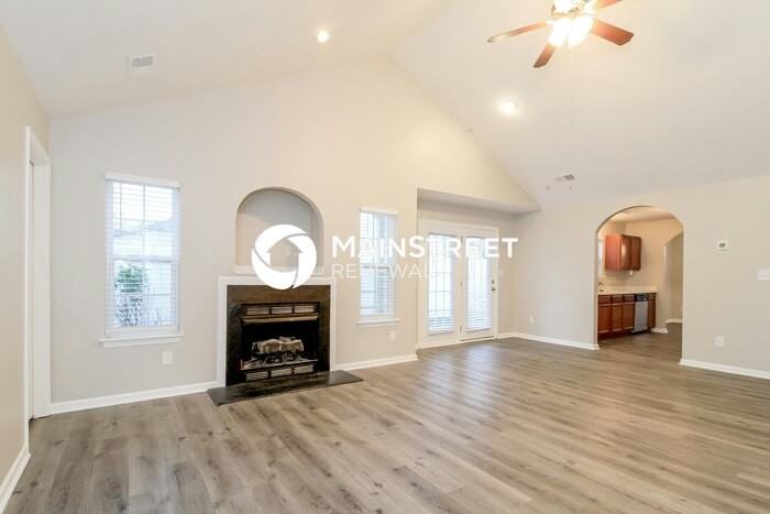 556 Lakeside Valley Dr - Photo 4 of 16