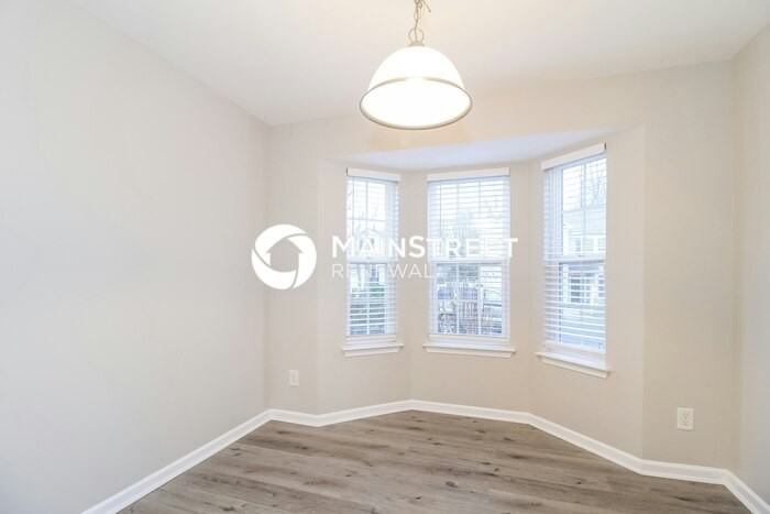 556 Lakeside Valley Dr - Photo 5 of 16