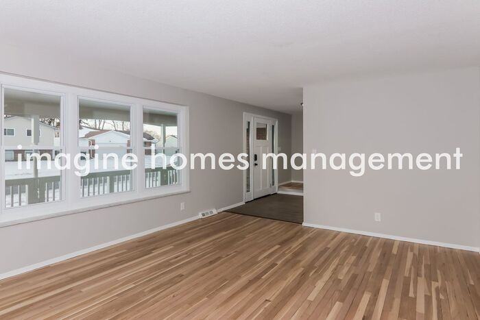 4814 Heatherton Dr - Photo 3 of 20