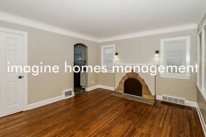 3677 Hubbard Ave N - Photo 3 of 17