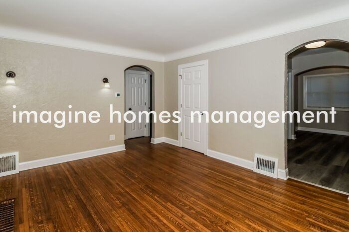 3677 Hubbard Ave N - Photo 5 of 17