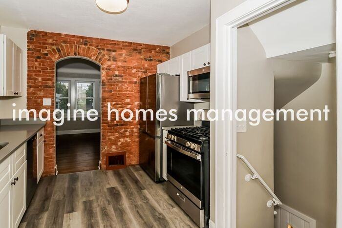 3677 Hubbard Ave N - Photo 6 of 17