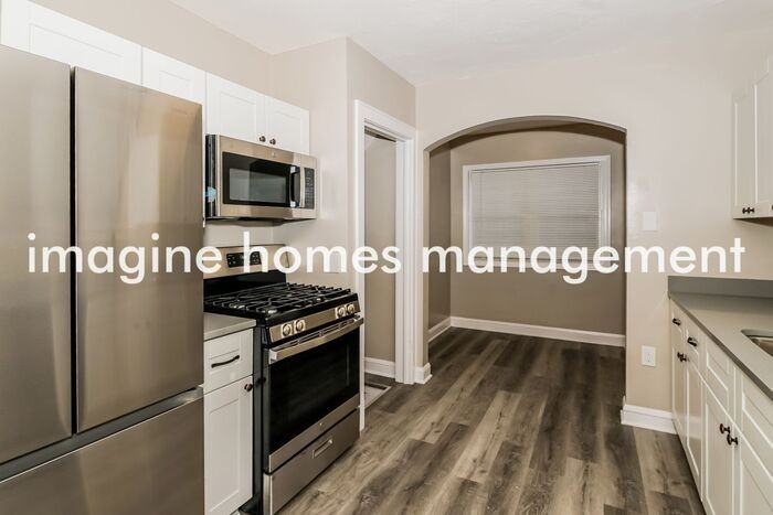 3677 Hubbard Ave N - Photo 7 of 17