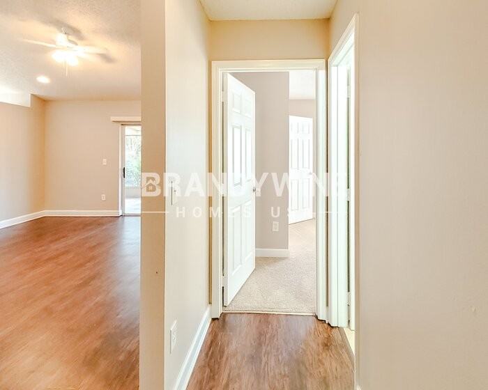 542 Queensbridge Dr - Photo 3 of 27