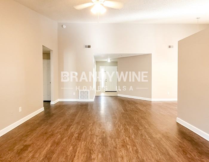 542 Queensbridge Dr - Photo 4 of 27