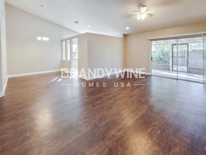 542 Queensbridge Dr - Photo 6 of 27