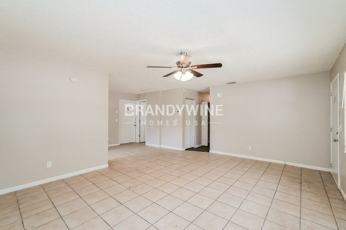 11704 127th Ave - Photo 4 of 23