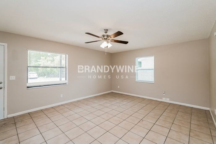 11704 127th Ave - Photo 5 of 23