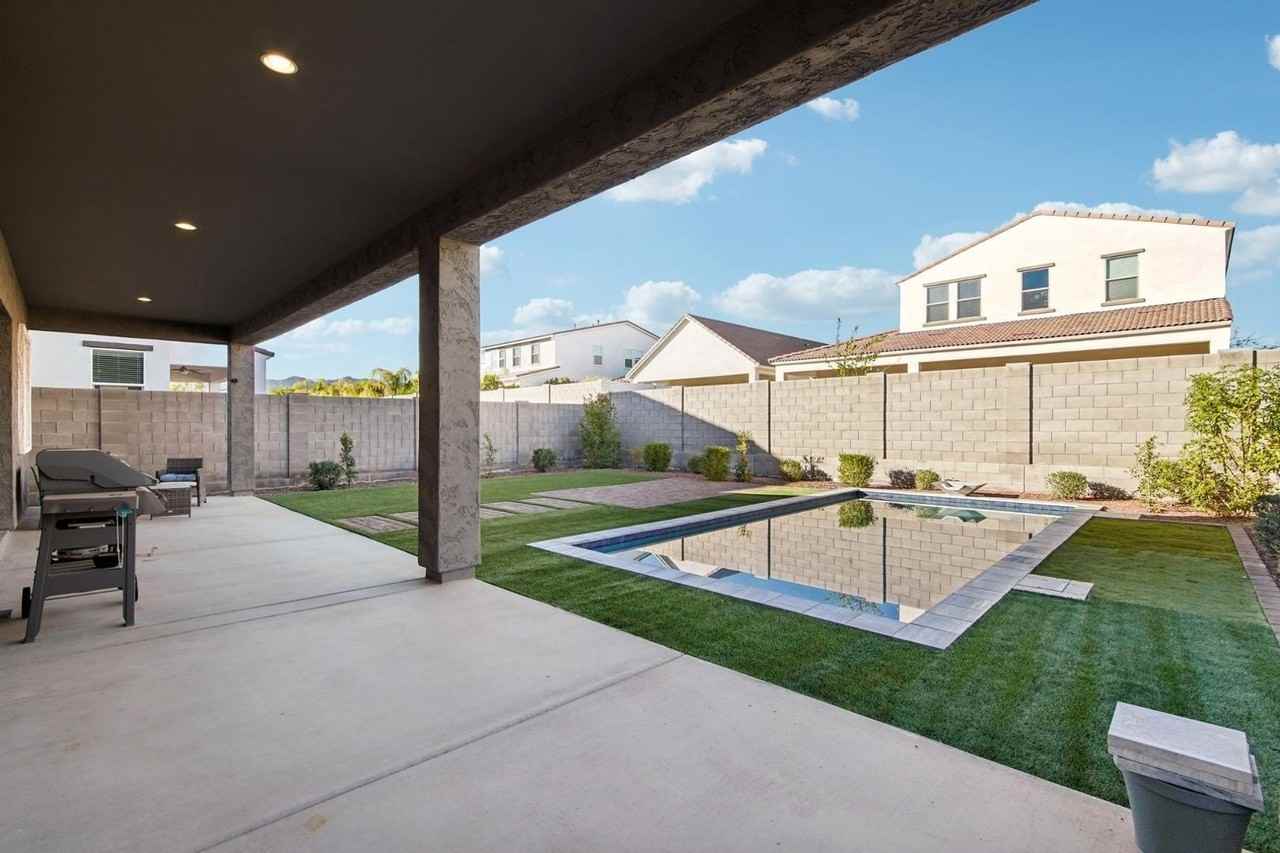 19770 W Montecito Ave - Photo 2 of 16