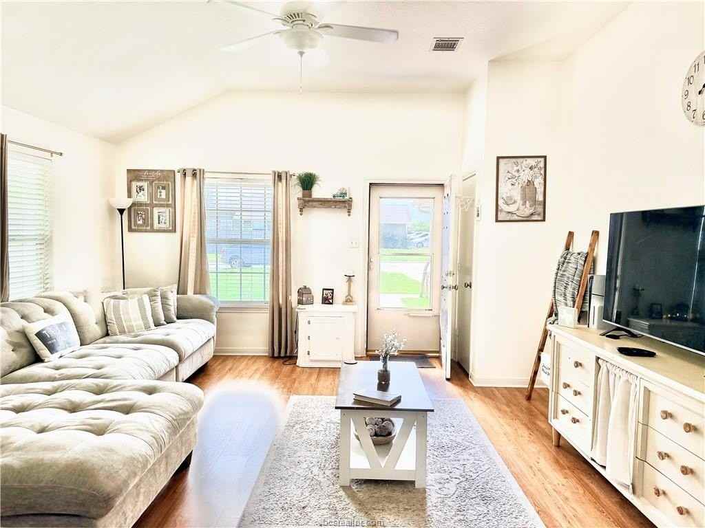 1029 Fallbrook Loop - Photo 5 of 23