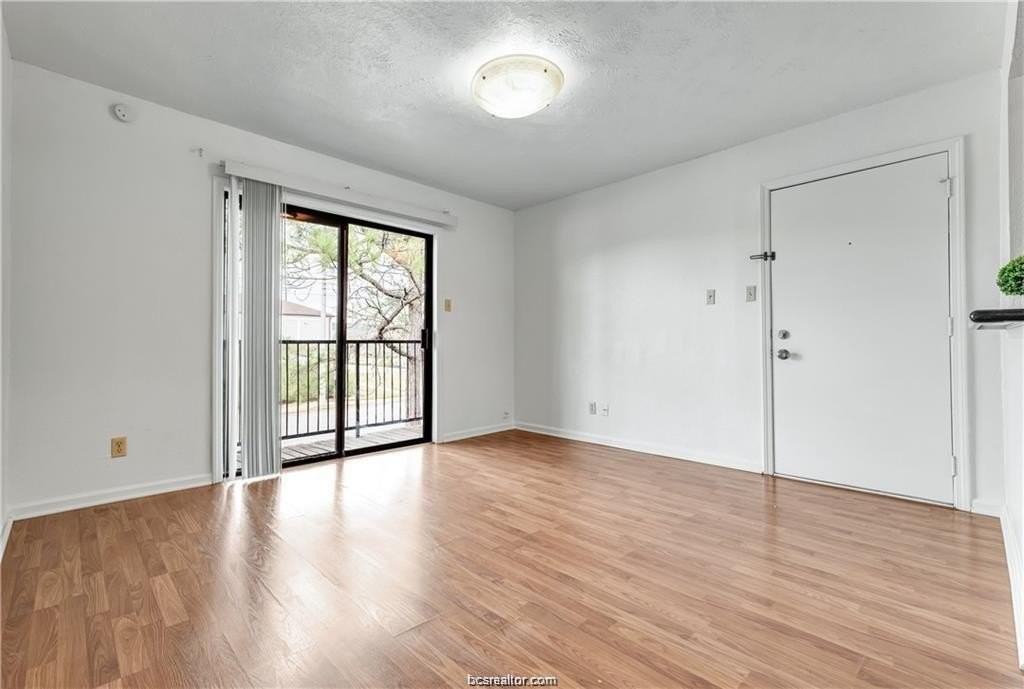 904 University Oaks Blvd #8 - Photo 5 of 22