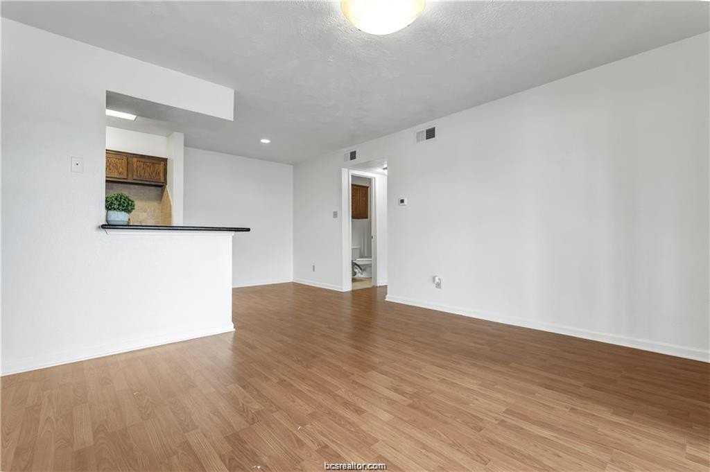 904 University Oaks Blvd #8 - Photo 6 of 22