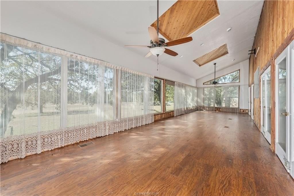 10654 W Us Highway 79 - Photo 5 of 25